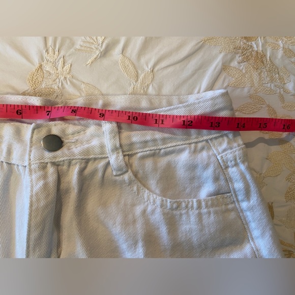NWOT“JEANS” Sz-L Juniors/58 China- Cute Off White Jean Shorts-Soft Movable Cloth - Picture 3 of 15